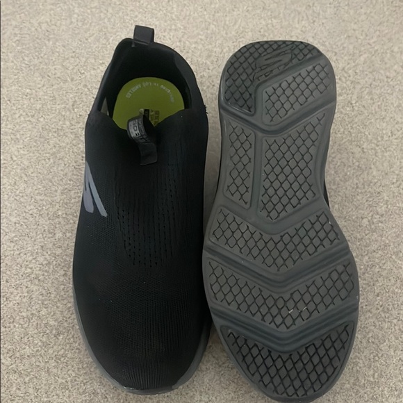 .Skechers Black Slip-On Sneakers with Stretchy Upper. Size 13 - Picture 3 of 3